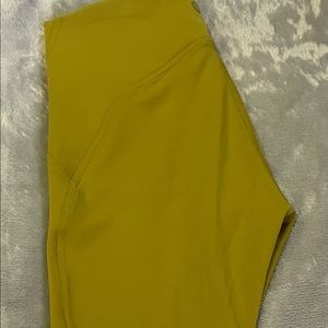 NWOT Lululemon Instill 25”